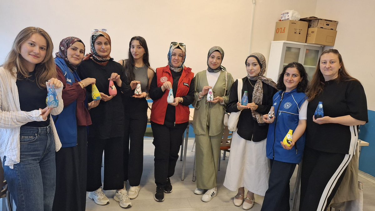 Afyonkarahisar Gençlik Merkezi Geri Dönüşüm Projesiyle Doğaya Katkı Sağlıyor