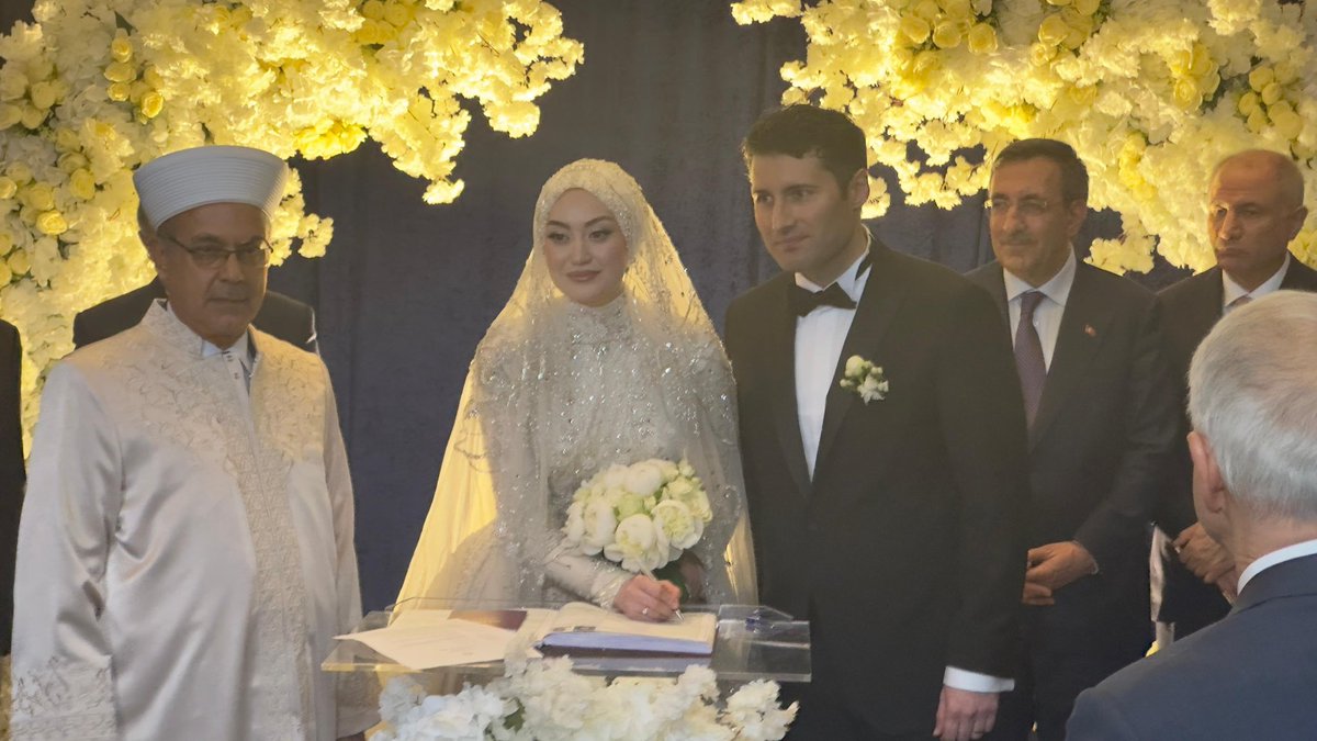 Dönmez, Mercan Ailesinin Nikah Törenine Katıldı