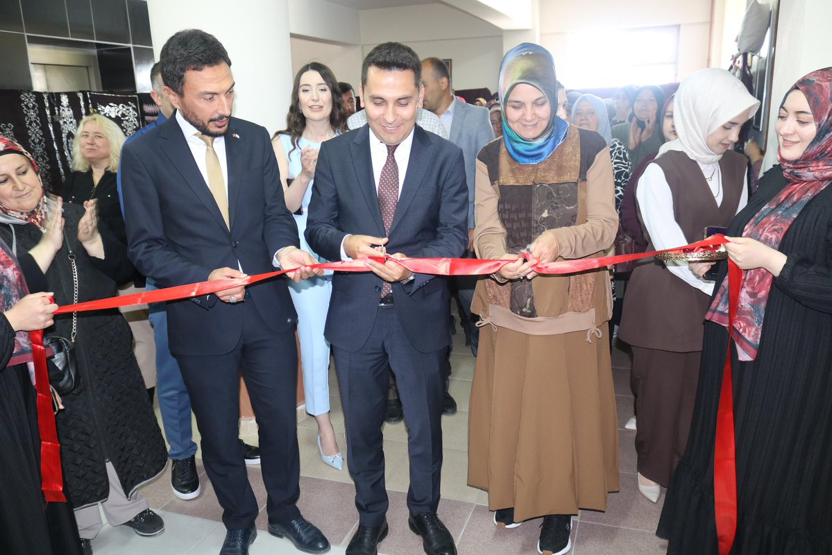 İhsaniye Kaymakamı, Yıl Sonu Sergisini Ziyaret Etti ve Frig Vadisi Gezisine Katıldı