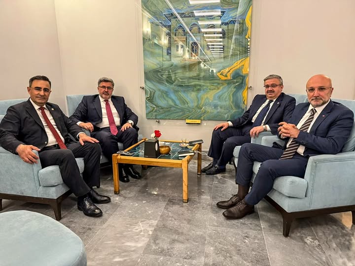 AK Parti Afyonkarahisar İl Başkanı Şahin, TBMM'de Milletvekilleriyle Görüşme Gerçekleştirdi