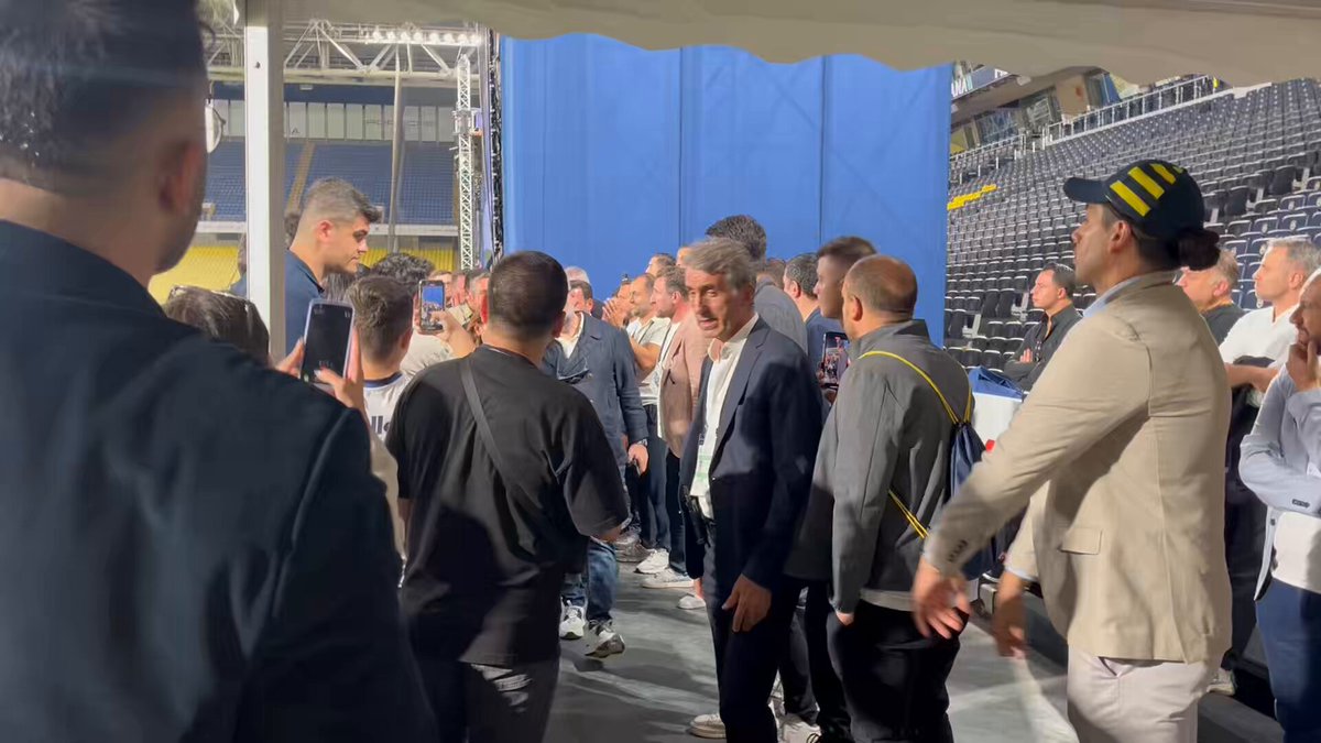 Fenerbahçe'nin Eski Başkanı Ali Koç Stadyumdan Ayrıldı