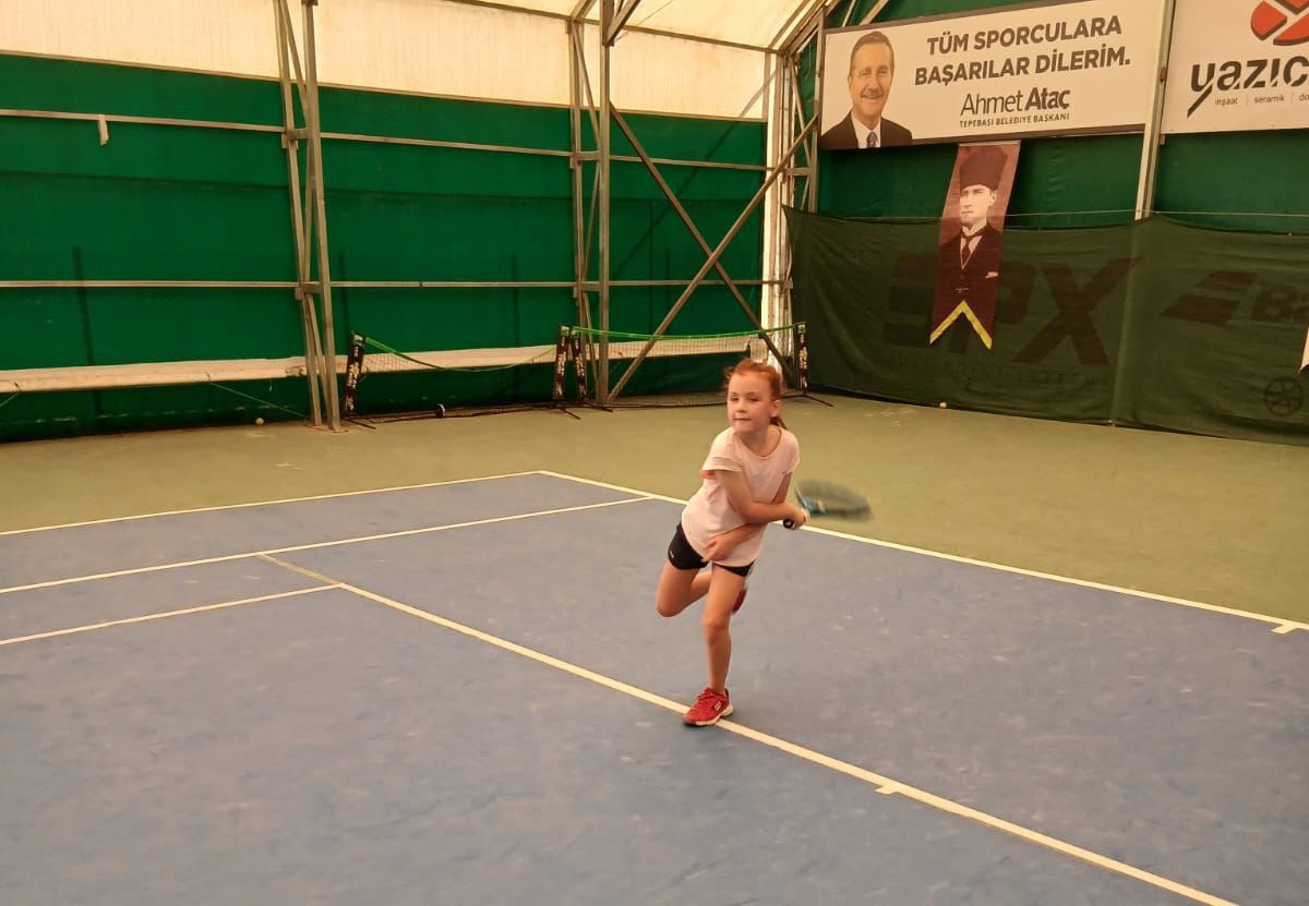 Afyonkarahisar'da Tenis Sporcusu Ayşe Naz Çınar Türkiye Şampiyonu Oldu