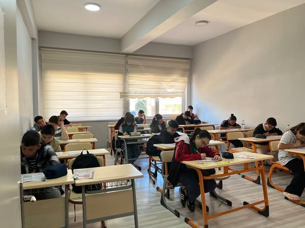 Emirdağ Belediyesi Gençlik Merkezi'nde Sınav Maratonu Başladı