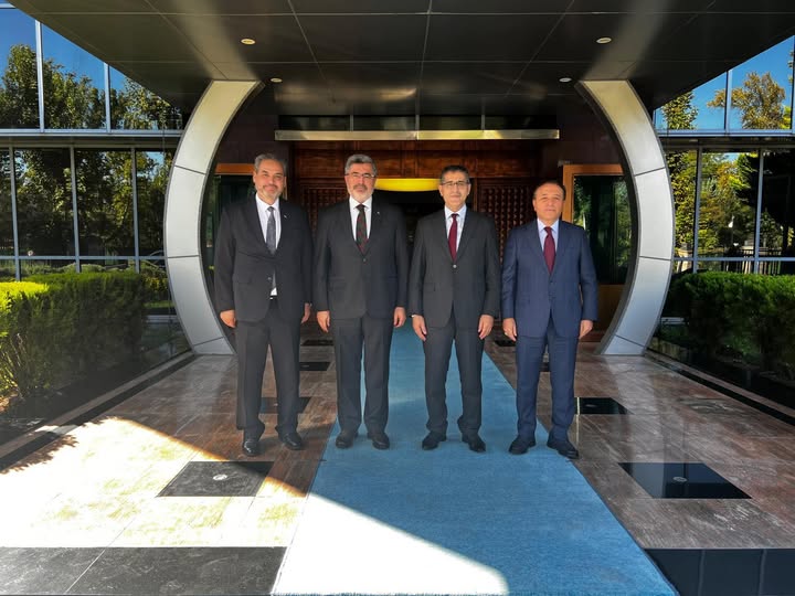 Afyonkarahisar Sağlık Bilimleri Üniversitesi Rektörü, Cumhurbaşkanlığı Strateji ve Bütçe Başkanı ile Görüşüldü