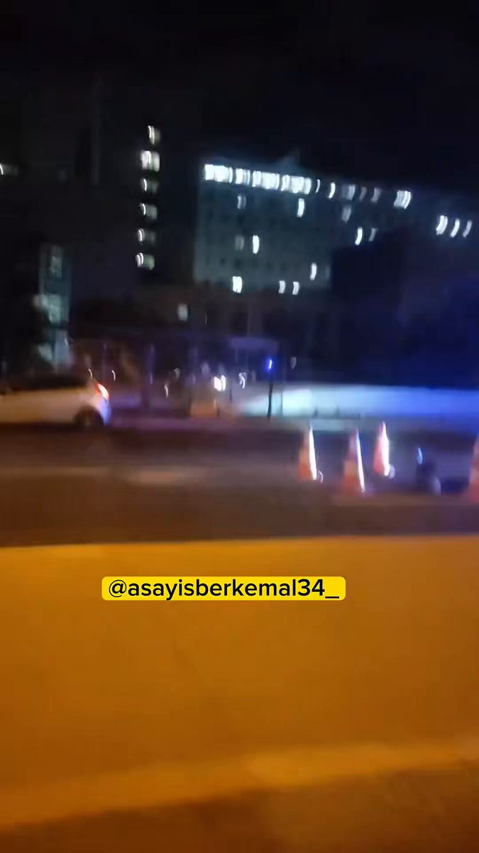 Pendik'te Aniden Açılan Çukur, Kuryenin Kazağına Neden Oldu