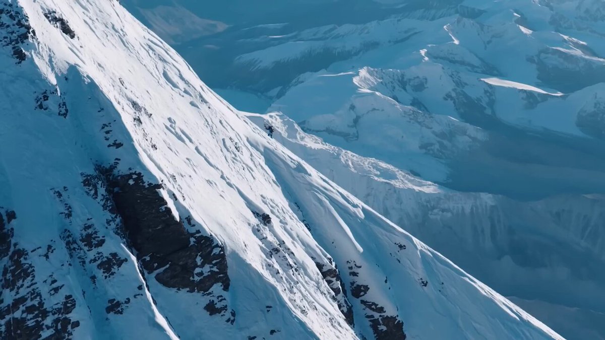 Everest'te Tarihi İniş: Polonyalı Dağcı Kayakla Zirveden İndikten Sonra Rekor Kırdı