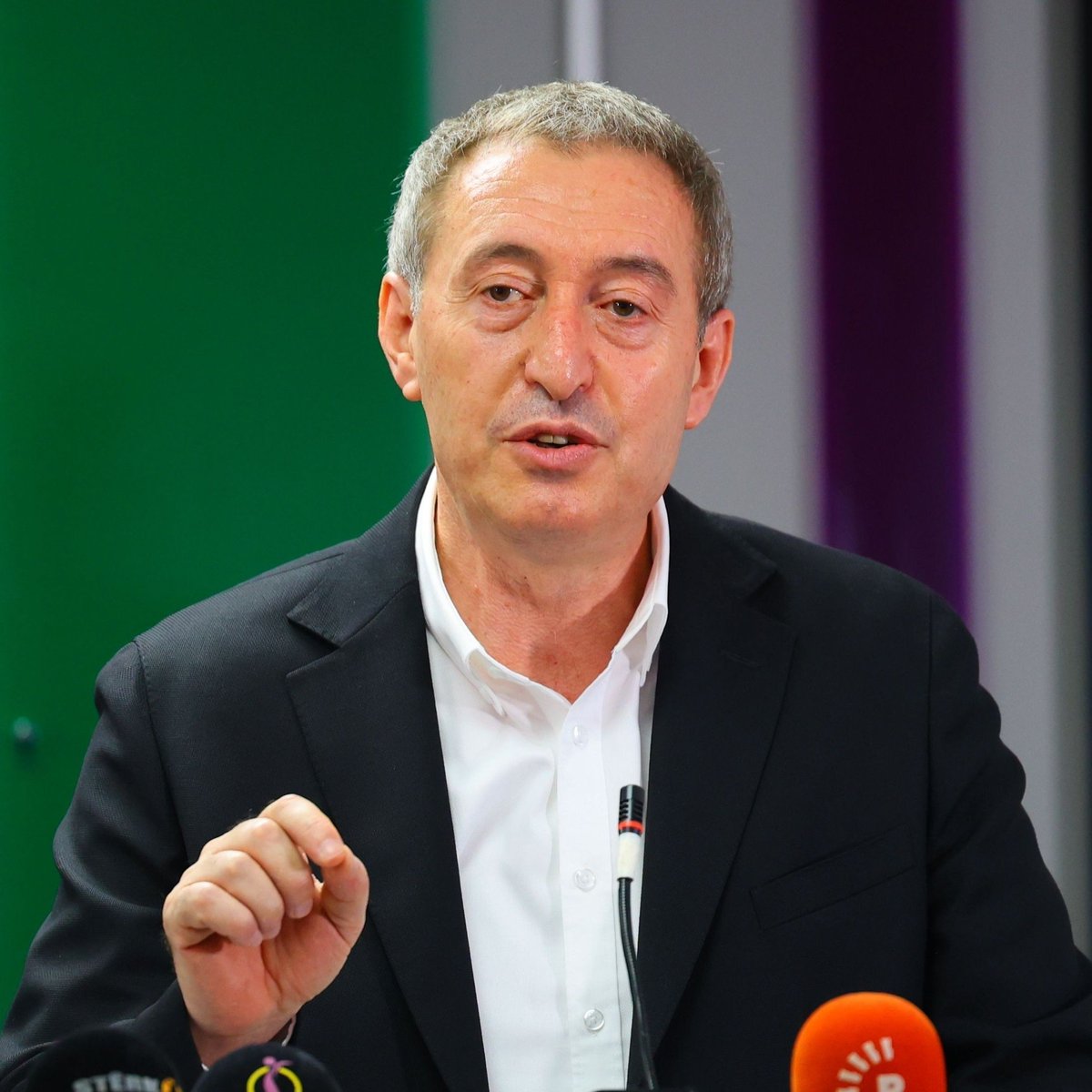 Amedspor'a Kürtçe Forma Cezası Tepkileri: Mecliste ve Spora Yansıyan Tahammülsüzlük Eleştirisi