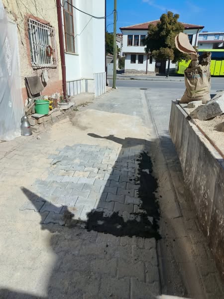 Bolvadin'de Yol Yapım Çalışmaları: Lalasinanpaşa Mahallesi'ne Yeni Ulaşım İmkanı