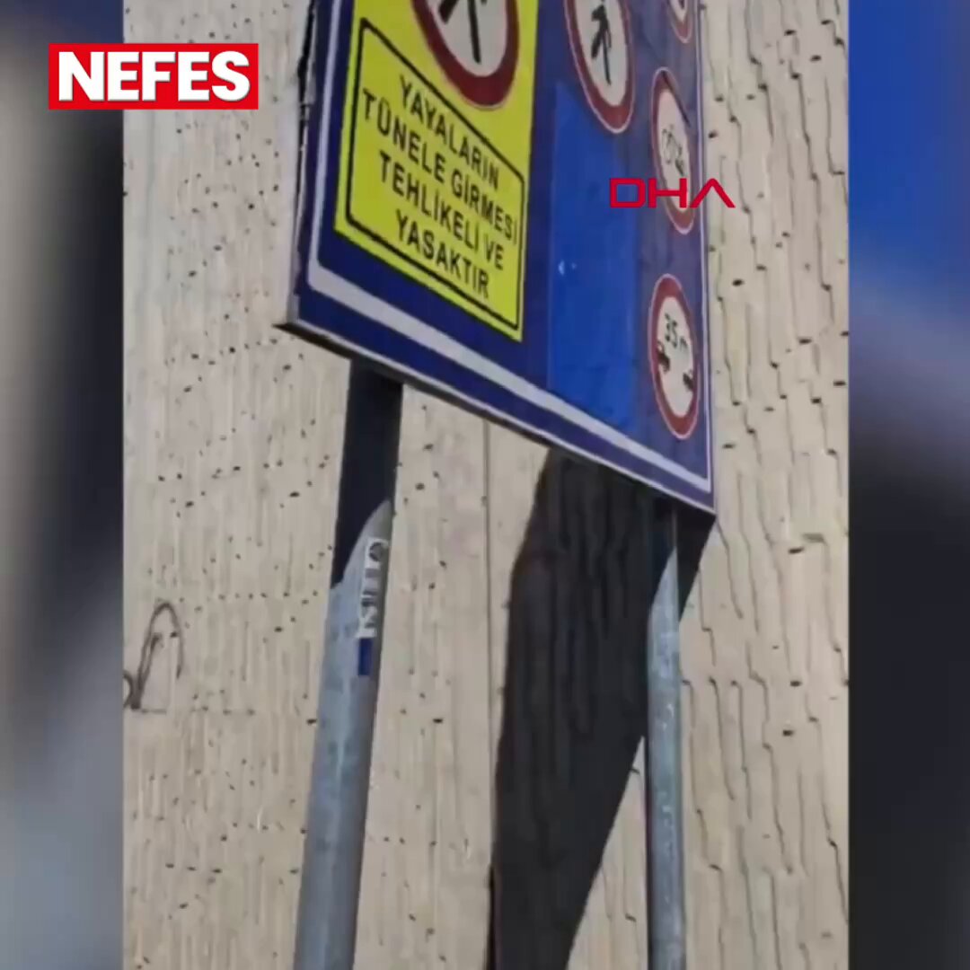 Beyoğlu'nda Dar Alanda Sıkışan Kişi 6 Saatlik Operasyonla Kurtarıldı