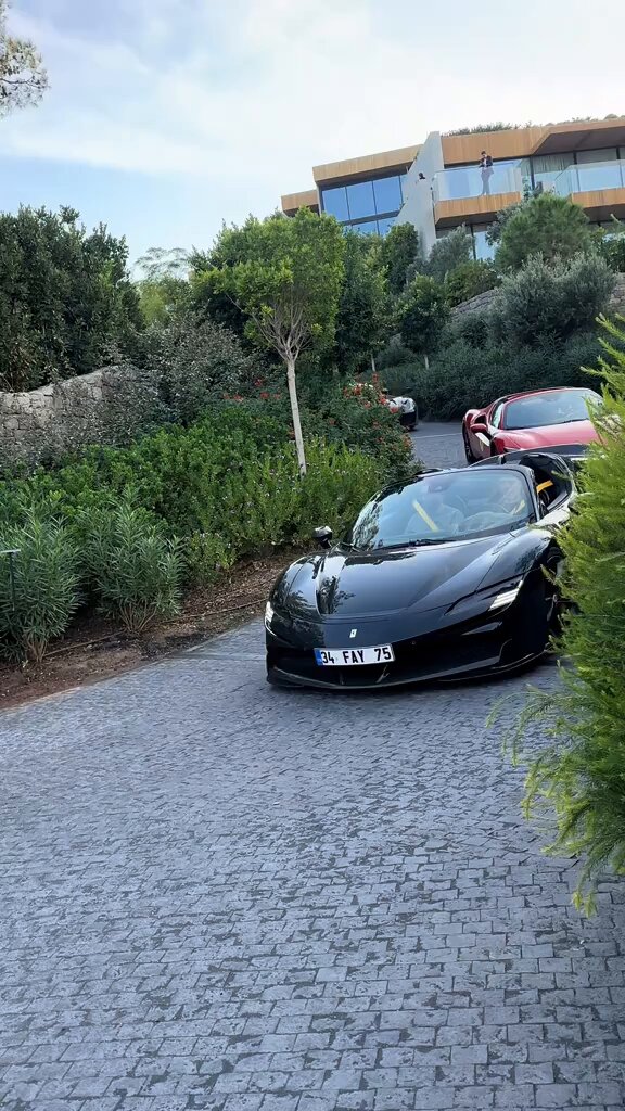 Ferrari Tutkunları Bodrum'da Buluştu