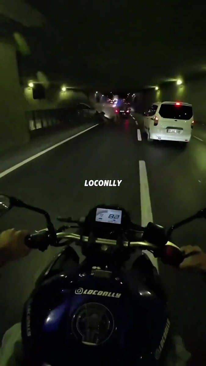 İstanbul'da Motosiklet Sürücüsü Trafik Kazasından Son Saniyede Kurtuldu