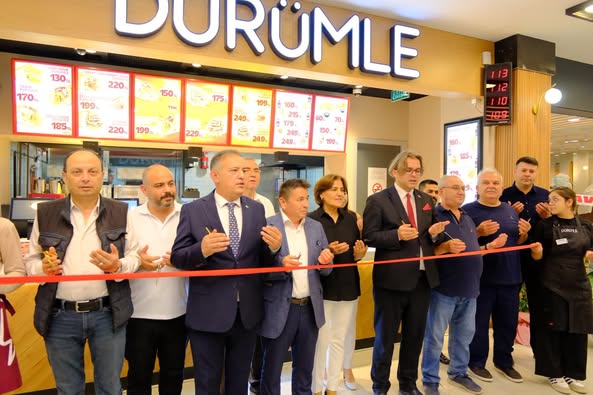 Dinar İyaş AVM'de Yeni Açılan Dürümle İşletmesine Yoğun İlgi