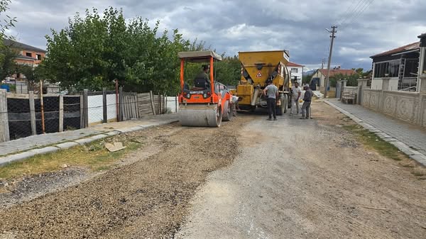 Bolvadin'de Yol Yapım ve Parke Taşı Çalışmaları Hızla Devam Ediyor