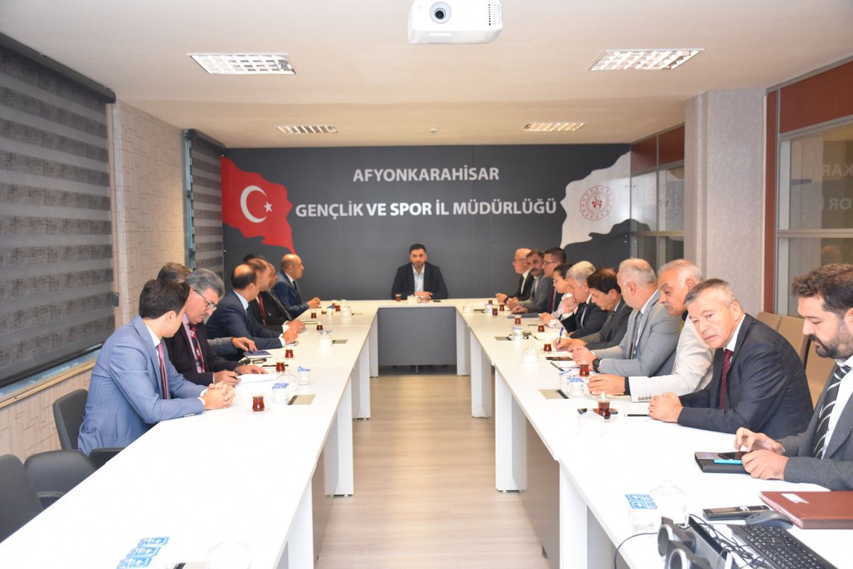 Afyonkarahisar'da Gençlik ve Spor Faaliyetleri İlçe Müdürleri Toplantısında Ele Alındı