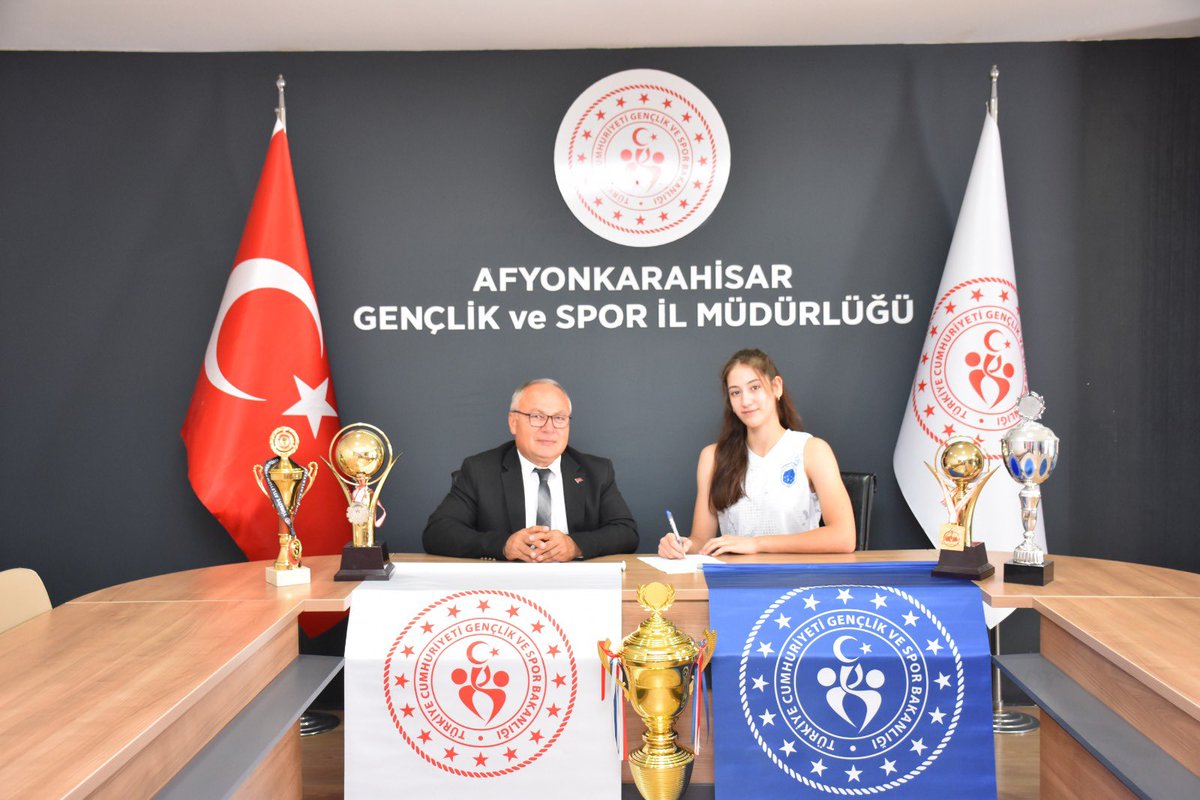 Afyon Gençlik Spor Kulübü Kadın Voleybol Takımı Sezona Güçlü Başlıyor