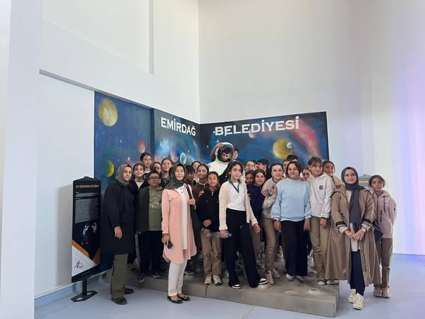 Atatürk Ortaokulu Öğrencileri Emirdağ Belediyesi Gençlik Merkezi'ni Ziyaret Etti