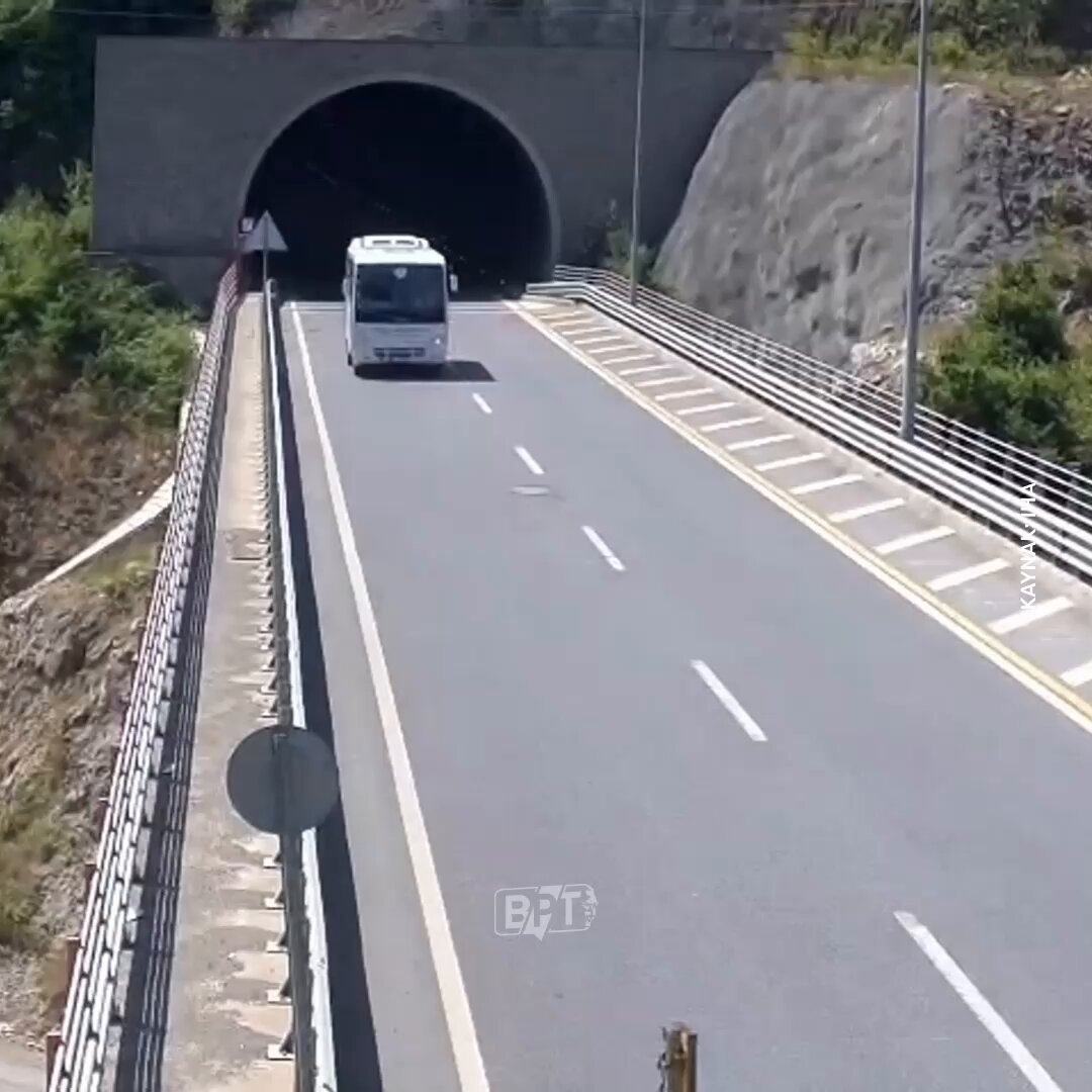 Zonguldak'ta Otobüsün Geri Manevrası Trafik Kazasına Yol Açtı