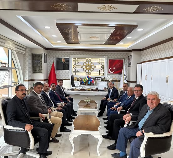 MHP'li Mehmet Taytak, Bolvadin'e Modern Çöp Temizleme Aracı Kazandırdı