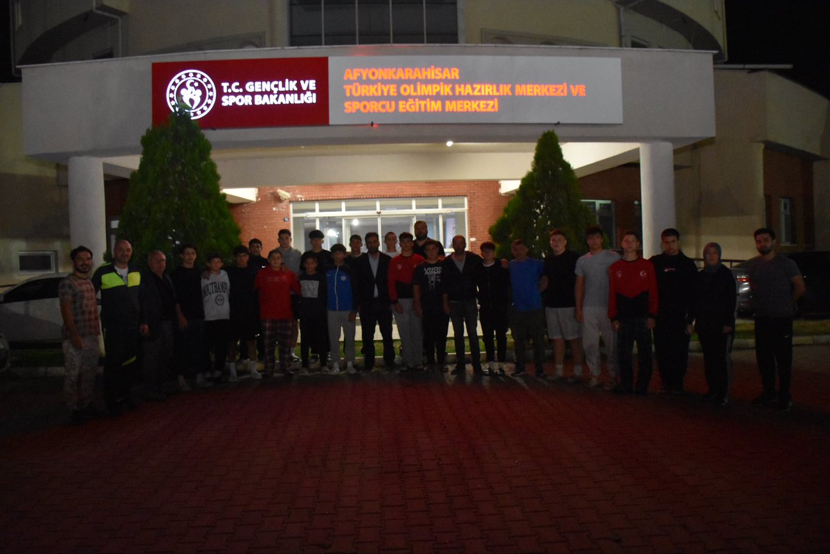 Afyonkarahisar Gençlik ve Spor Müdürlüğü, TOHM ve SEM'de Sporcular ve Antrenörlerle Buluştu