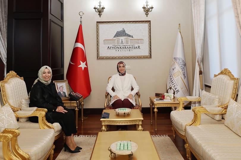 Afyonkarahisar Valisi Yiğitbaşı, AK Parti Kadın Kolları Başkanı'nı Makamında Ağırladı