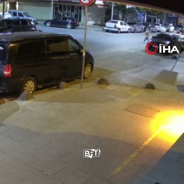 İstanbul'da Motosiklet Çarpışması: Yaya Kadın Ağır Yaralandı