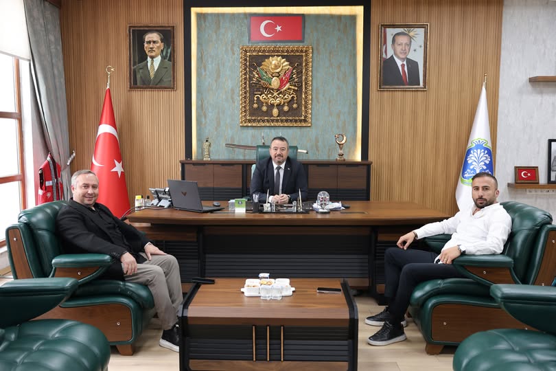 Sandıklı Belediye Başkanı Adnan Öztaş, İlçe Esnaflarını Makamında Ağırladı