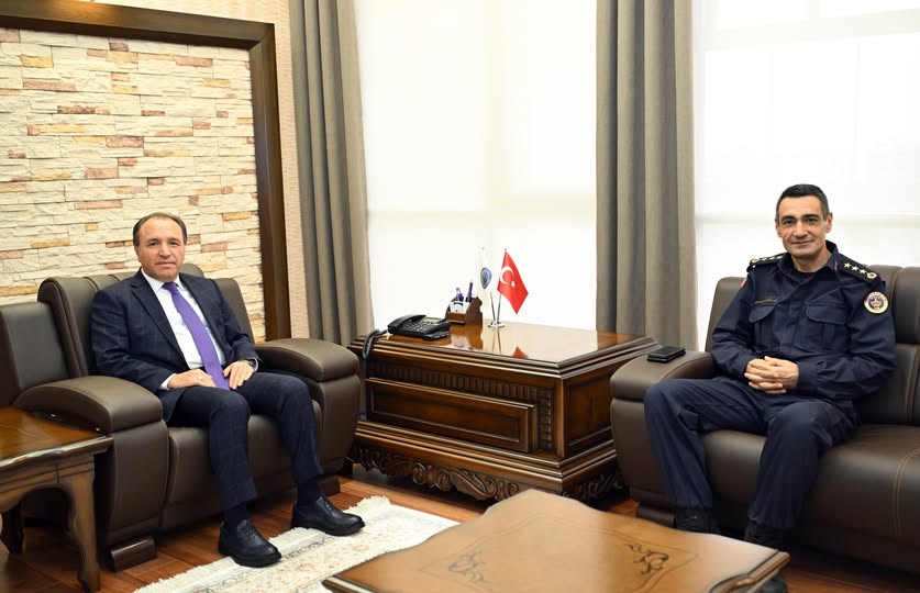 Afyonkarahisar İl Jandarma Komutanı Albay Murat Kaya, AKÜ Rektörü Karakaş'ı Ziyaret Etti