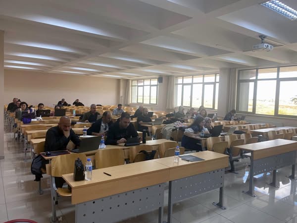 AKÜSEM Mesleki Gelişim Eğitimleri ile Öğrencileri Geleceğe Hazırlıyor