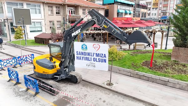 Sandıklı Belediyesi'ne Yeni Ekskavatör
