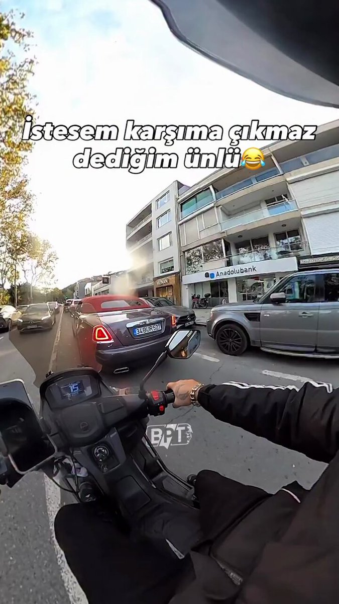 Burak Özçivit, Trafikte Karşılaştığı Gence Oyunculuk Tavsiyesi Verdi
