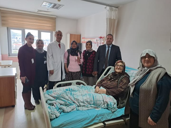 Afyonkarahisar Devlet Hastanesi Başhekimi Hastaları Ziyaret Etti