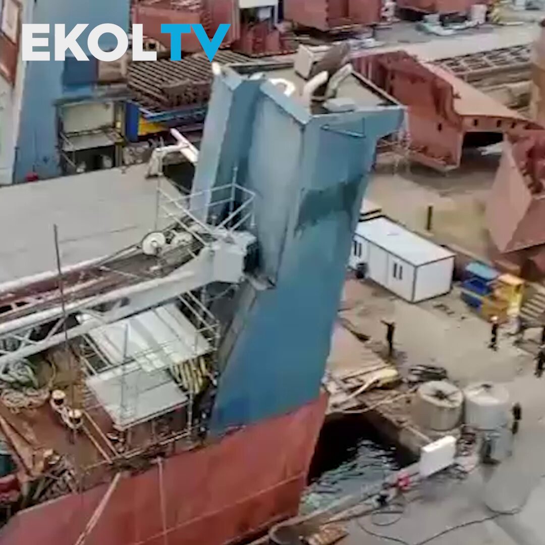 Tuzla'da Gemi Devrilmesi: 1 İşçi Hayatını Kaybetti