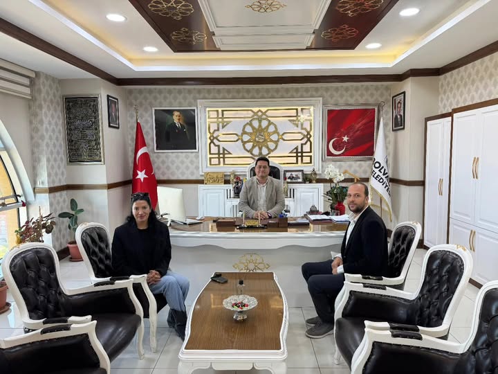 Fıskiye Market Sahibi Yasemin Köşe, Bolvadin Belediye Başkanı Derviş Aynacı'yı Makamında Ziyaret Etti