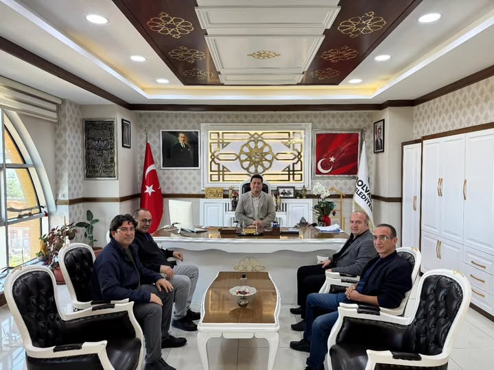 Bolvadin Minibüsçüler Kooperatifi, Belediye Başkanı Derviş Aynacı'yı Ziyaret Etti