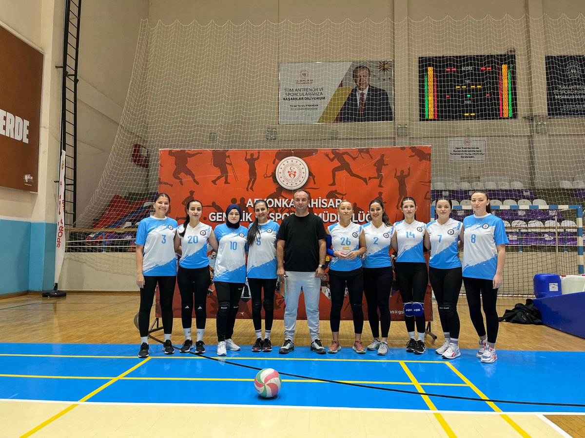 Afyonkarahisar İl Emniyet Müdürlüğü Voleybol Takımı Kamu Spor Oyunları'nda Şampiyon Oldu