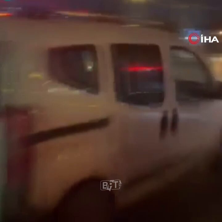 Bursa'da Alkollü Sürücü Polisten Kaçarken Ters Yöne Girdi ve Trafik Direğine Çarptı