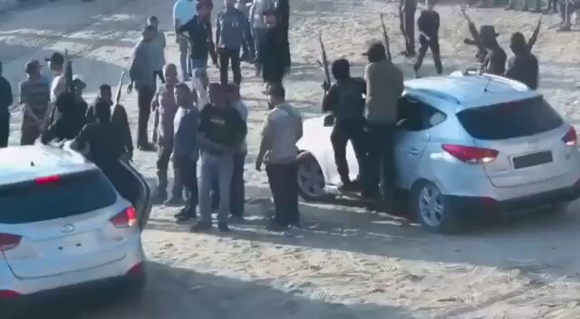 Hamas Rehineleri Teslim Etmek Üzere Yola Çıktı