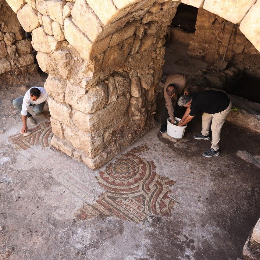 Midyat'ta 1500 Yıllık Geçmişe Işık Tutan Mozaik Keşfedildi