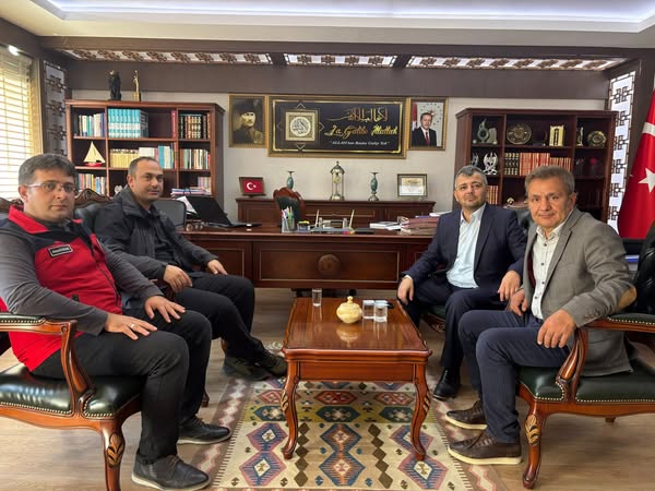 Tarım Uzmanı Mustafa Arı, Emirdağ Belediye Başkanı Serkan Koyuncu'yu Ziyaret Etti