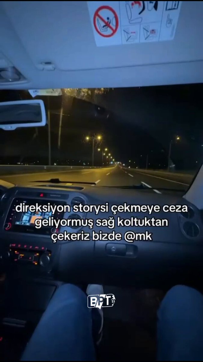 Seyir Halindeyken Yolcu Koltuğuna Geçip Video Paylaşımı: Trafikte Tehlike Yaratan Davranış