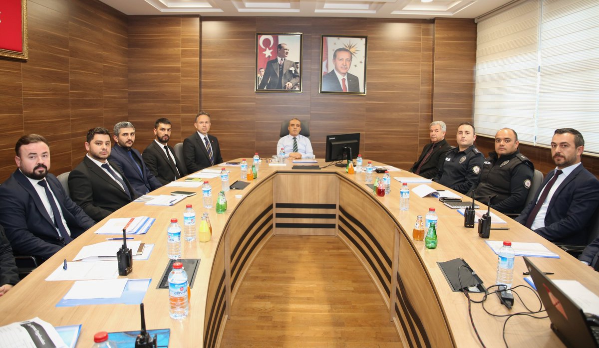 Afyonkarahisar'da Asayiş Değerlendirmesi: Suçla Mücadele ve Güvenlik Toplantısı Yapıldı