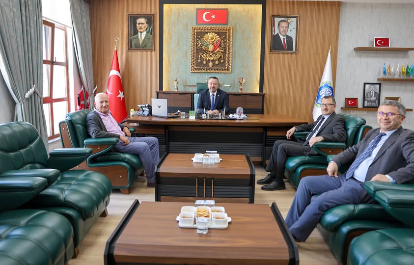 Sandıklı PTT Şube Müdürü, Belediye Başkanı Adnan Öztaş'ı Ziyaret Etti