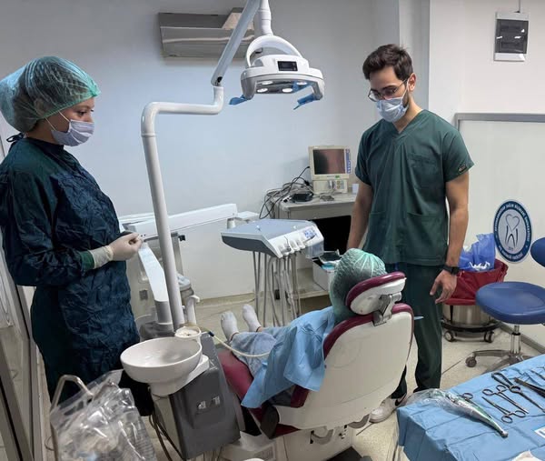 AFSÜ'de Randevusuz Diş Muayenesi ve Aynı Gün Çekim İmkânı