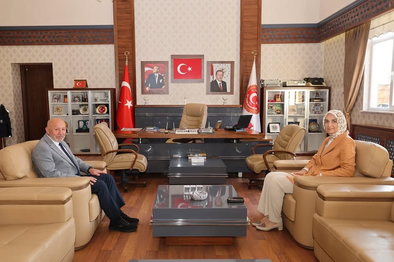 Vali Yiğitbaşı, Umre Dönüşü İl Genel Meclisi Başkanı Siper'i Ziyaret Etti