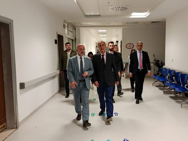 AFYON'DA TRAFİK KAZASI MAĞDURLARI HASTANEDE ZİYARET EDİLDİ