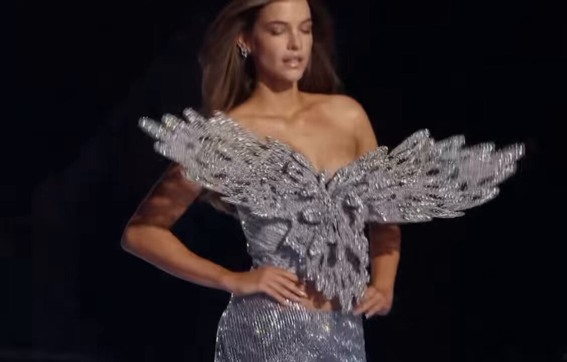 Barbara Palvin Victoria's Secret Moda Şovuna Geri Döndü