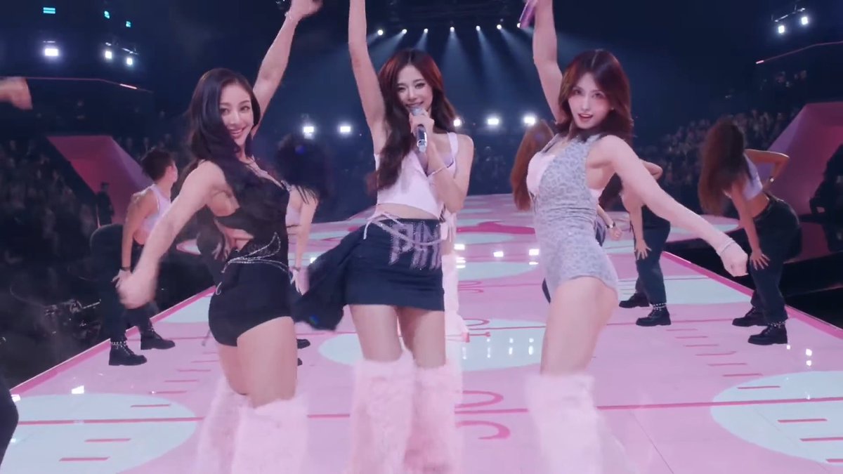 TWICE, Victoria's Secret Defilesinde Tarihi Performans Sergiledi