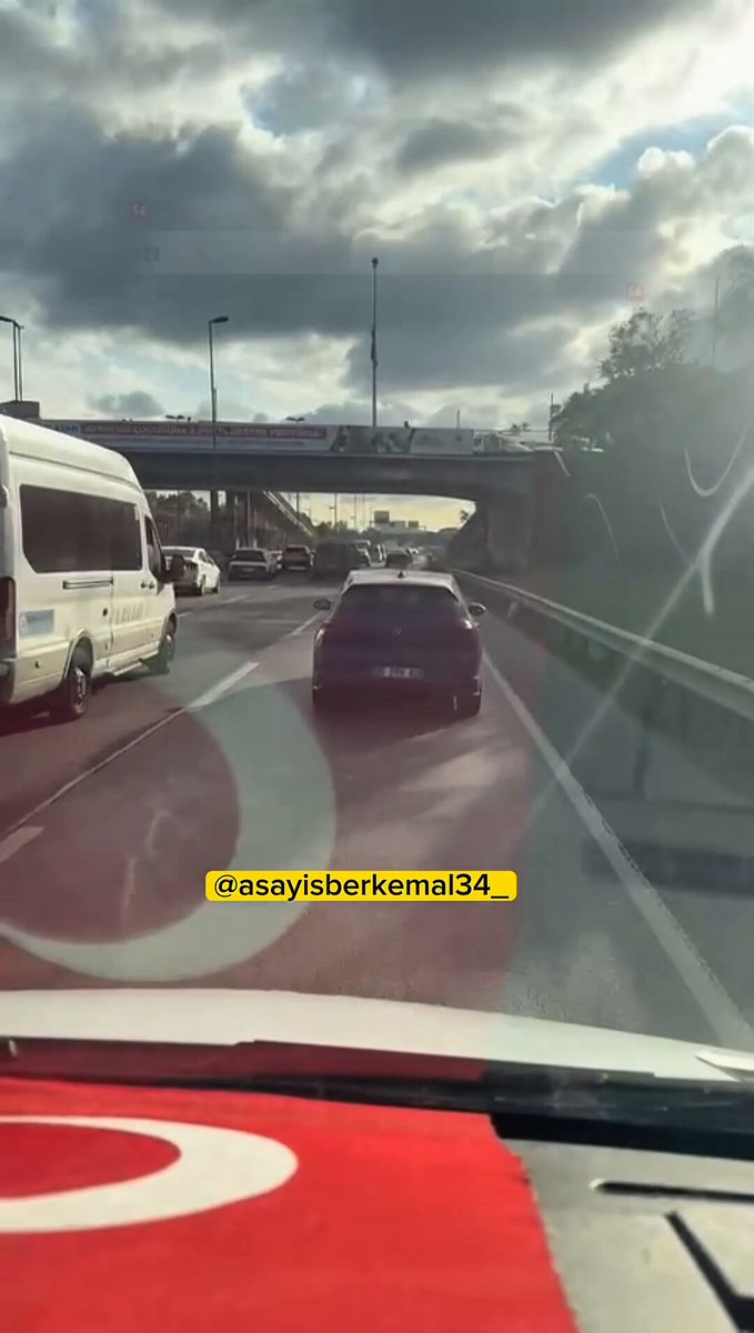 Şişli'de Ambulans Geçişini Engelleyen Sürücü