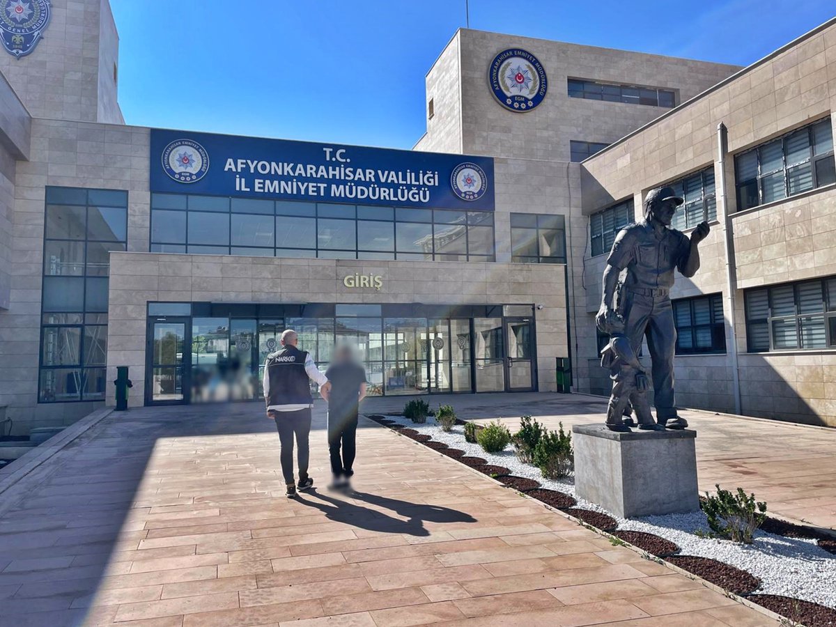 Afyonkarahisar Emniyeti, Uyuşturucu Suçundan Aranan Şahıs Yakaladı