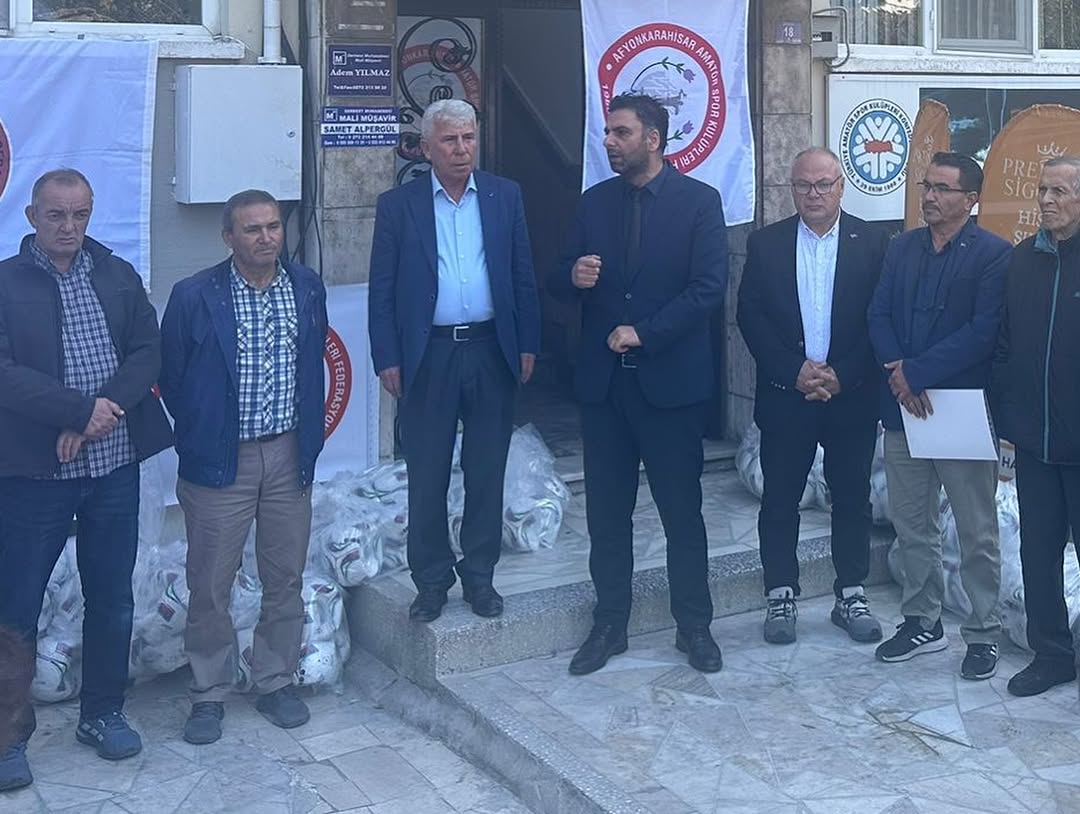 Afyonkarahisar'da Amatör Spor Kulüplerine Futbol Topu Desteği